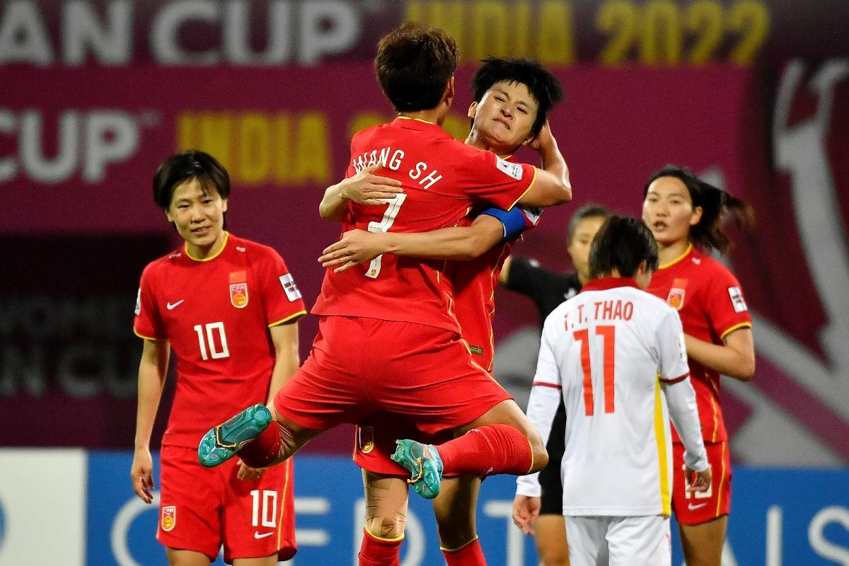 越南足球vs中国女足比赛的相关图片
